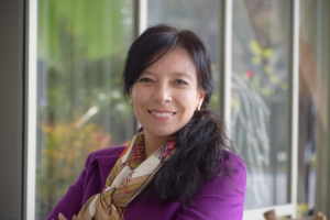 Académica de la Facultad de Derecho analiza los efectos de los algoritmos en la libertad del consumidor